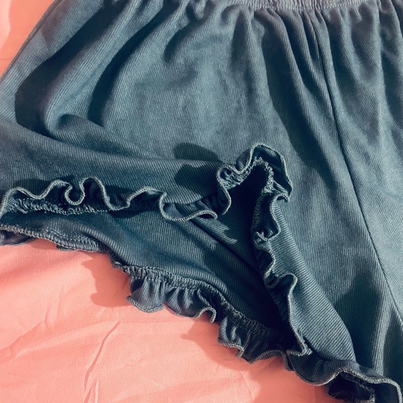 Honey Punch Cheeky Ruffled Shorts 💙💙💙 Size Small - Picture 11 of 11
